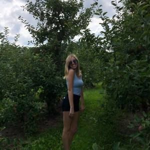 Meet your Posher, Courtney